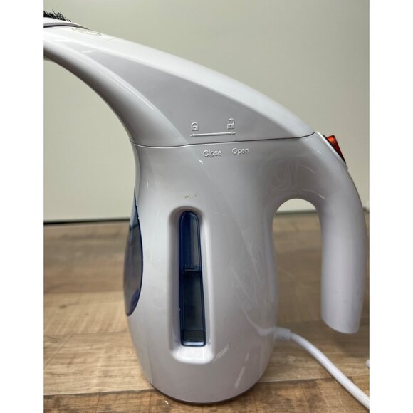 Portable Garment Steamer With Brush & Measuring Cup 700W 220V - Picture 3 of 6